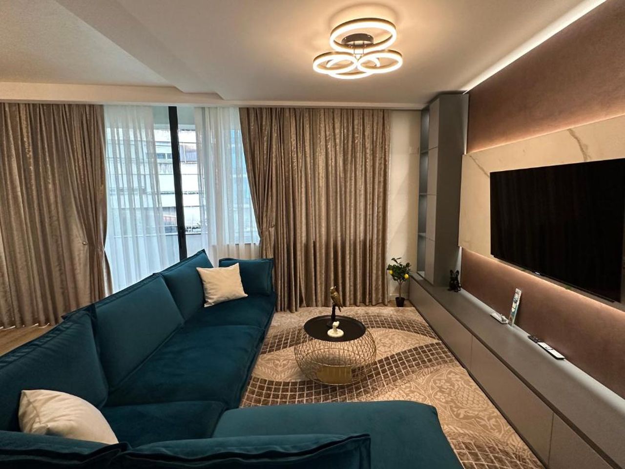 Golden Center Apartment