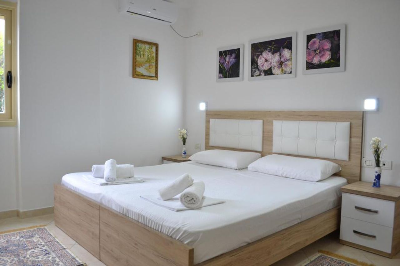 Flowers & Green 2 Bedrooms Apartment & Box Garage