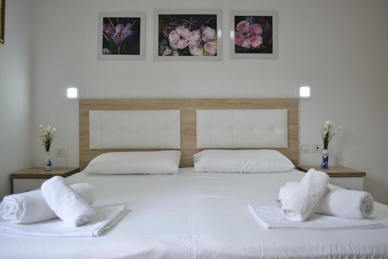 Flowers & Green 2 Bedrooms Apartment & Box Garage