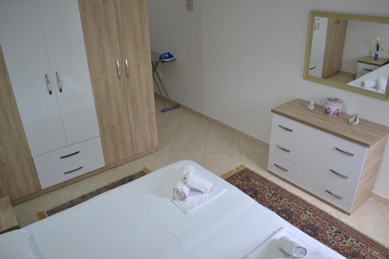 Flowers & Green 2 Bedrooms Apartment & Box Garage