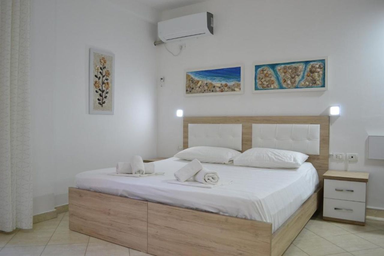 Seashell Art Decor Studio Modern,cosy,parking
