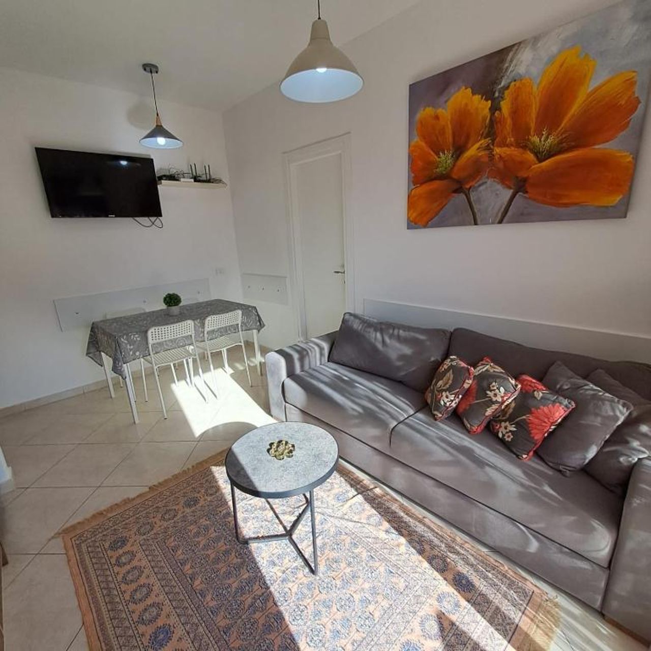 Flowers & Green 2 Bedrooms Apartment & Box Garage