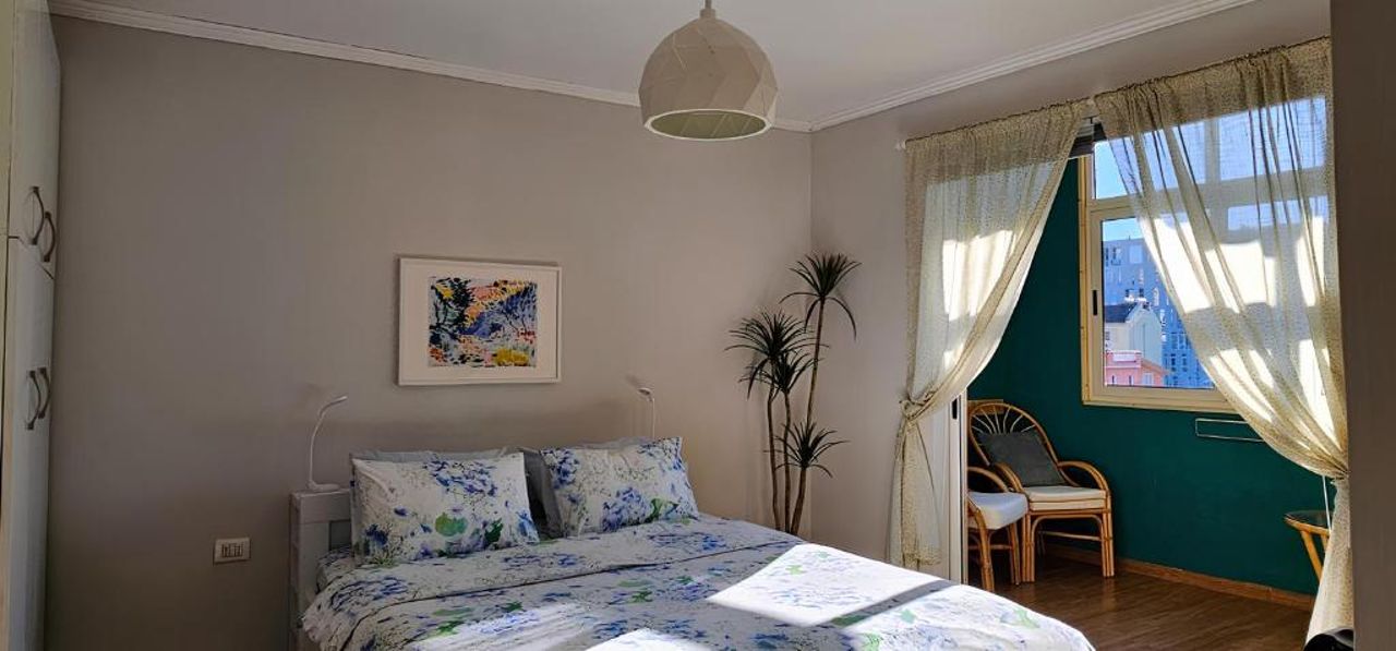 Nuçi's Place 2, entire sunny apartment with balcony