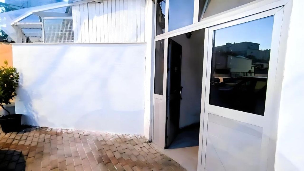Nuçi's Place 2, entire sunny apartment with balcony