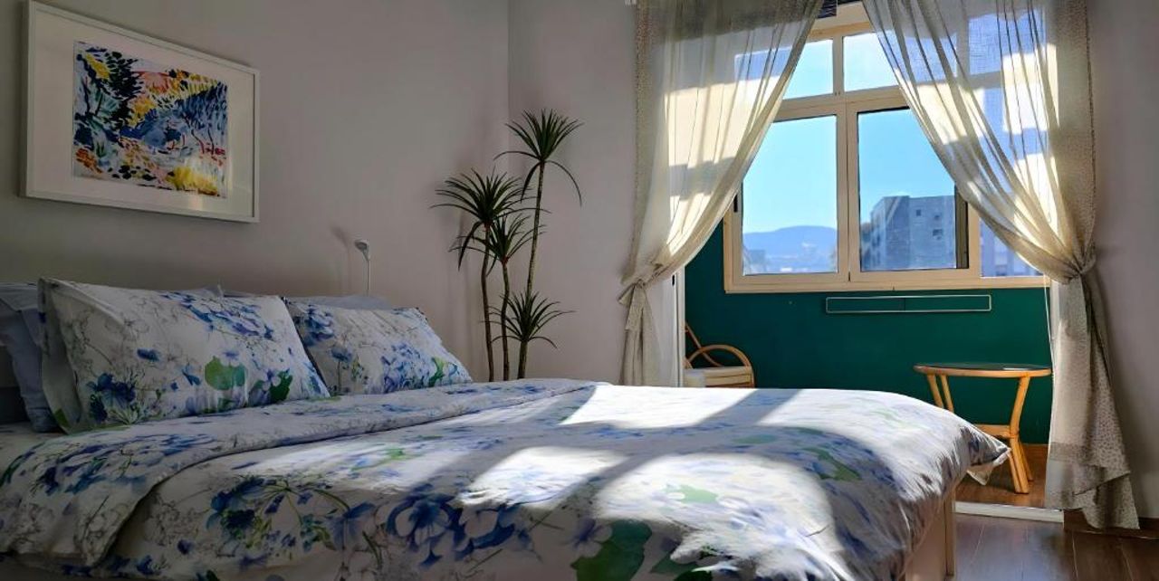 Nuçi's Place 2, entire sunny apartment with balcony