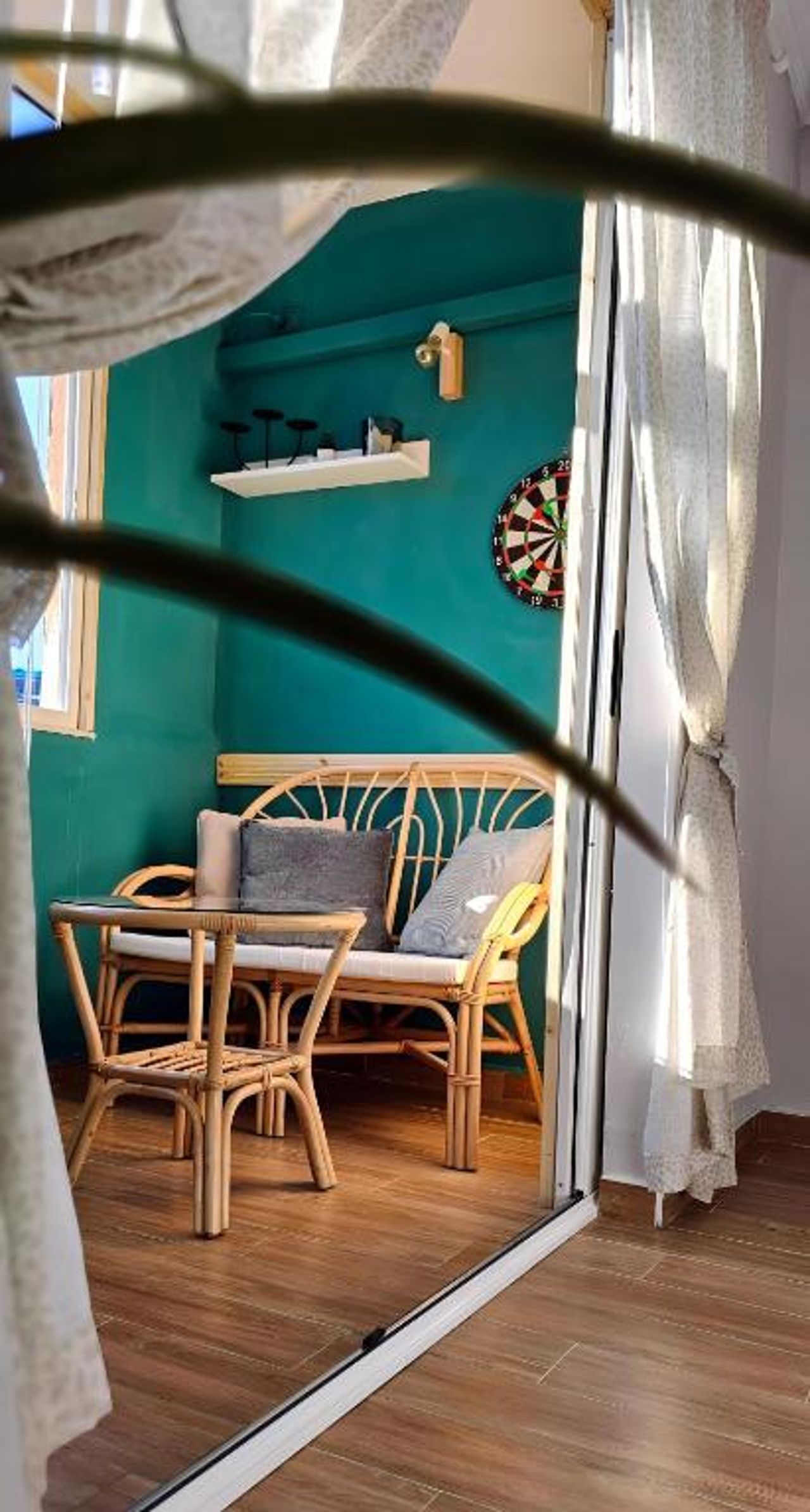 Nuçi's Place 2, entire sunny apartment with balcony