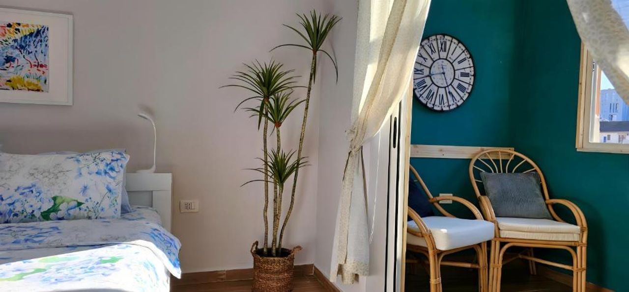Nuçi's Place 2, entire sunny apartment with balcony