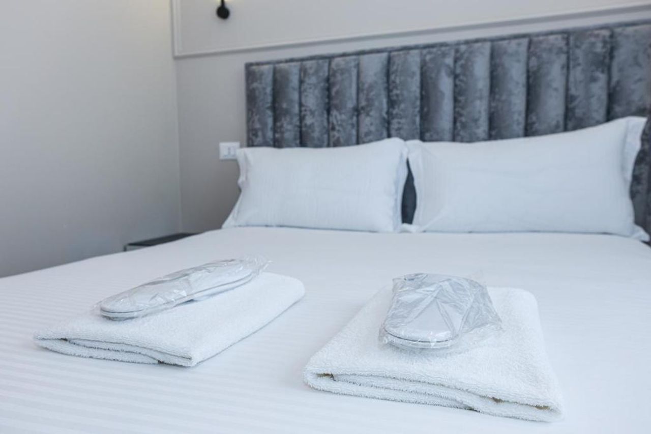 Miku Apartment - Charming One Bedroom At Komuna e Parisit