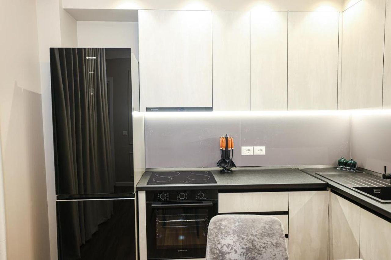 Miku Apartment - Charming One Bedroom At Komuna e Parisit