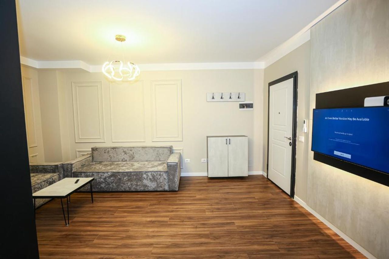 Miku Apartment - Charming One Bedroom At Komuna e Parisit