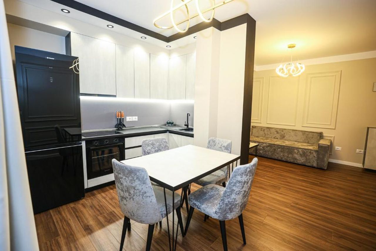 Miku Apartment - Charming One Bedroom At Komuna e Parisit