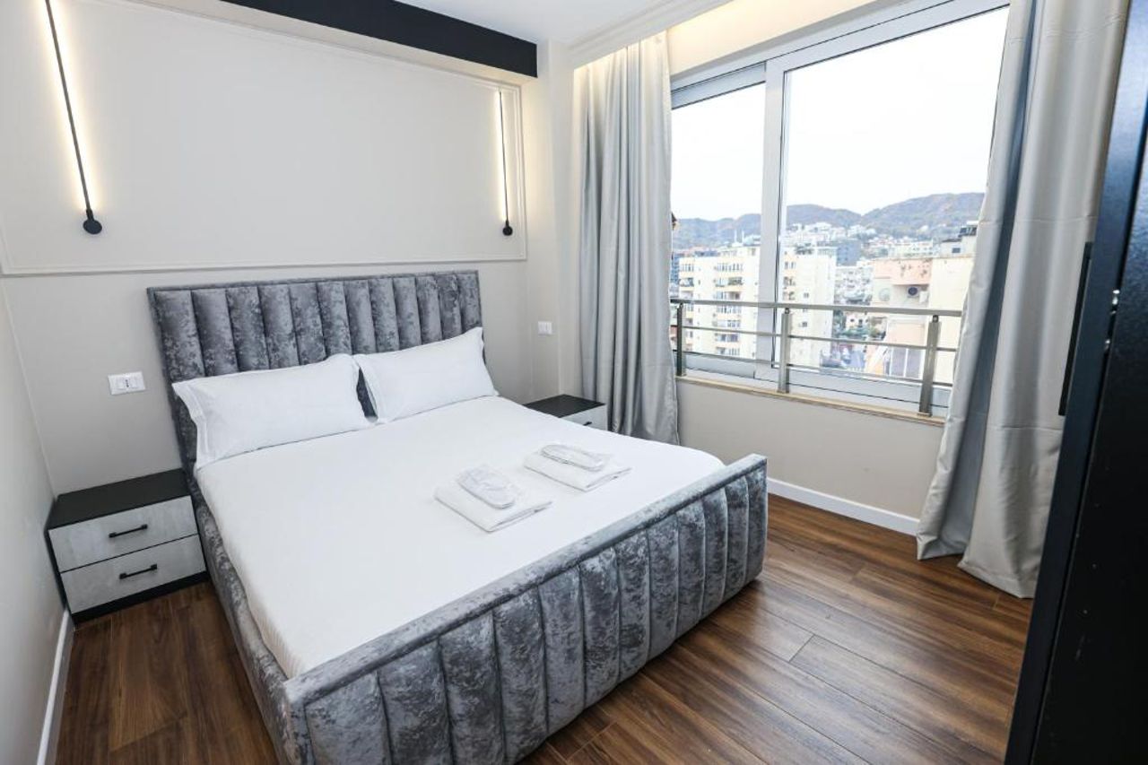 Miku Apartment - Charming One Bedroom At Komuna e Parisit