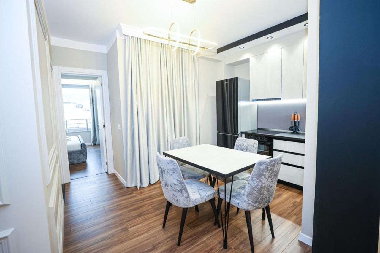 Miku Apartment - Charming One Bedroom At Komuna e Parisit