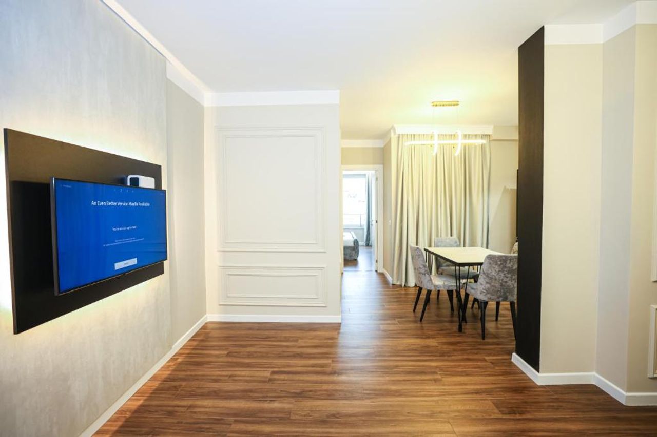 Miku Apartment - Charming One Bedroom At Komuna e Parisit