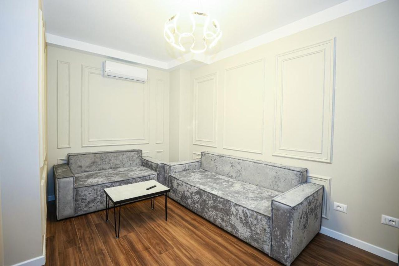 Miku Apartment - Charming One Bedroom At Komuna e Parisit