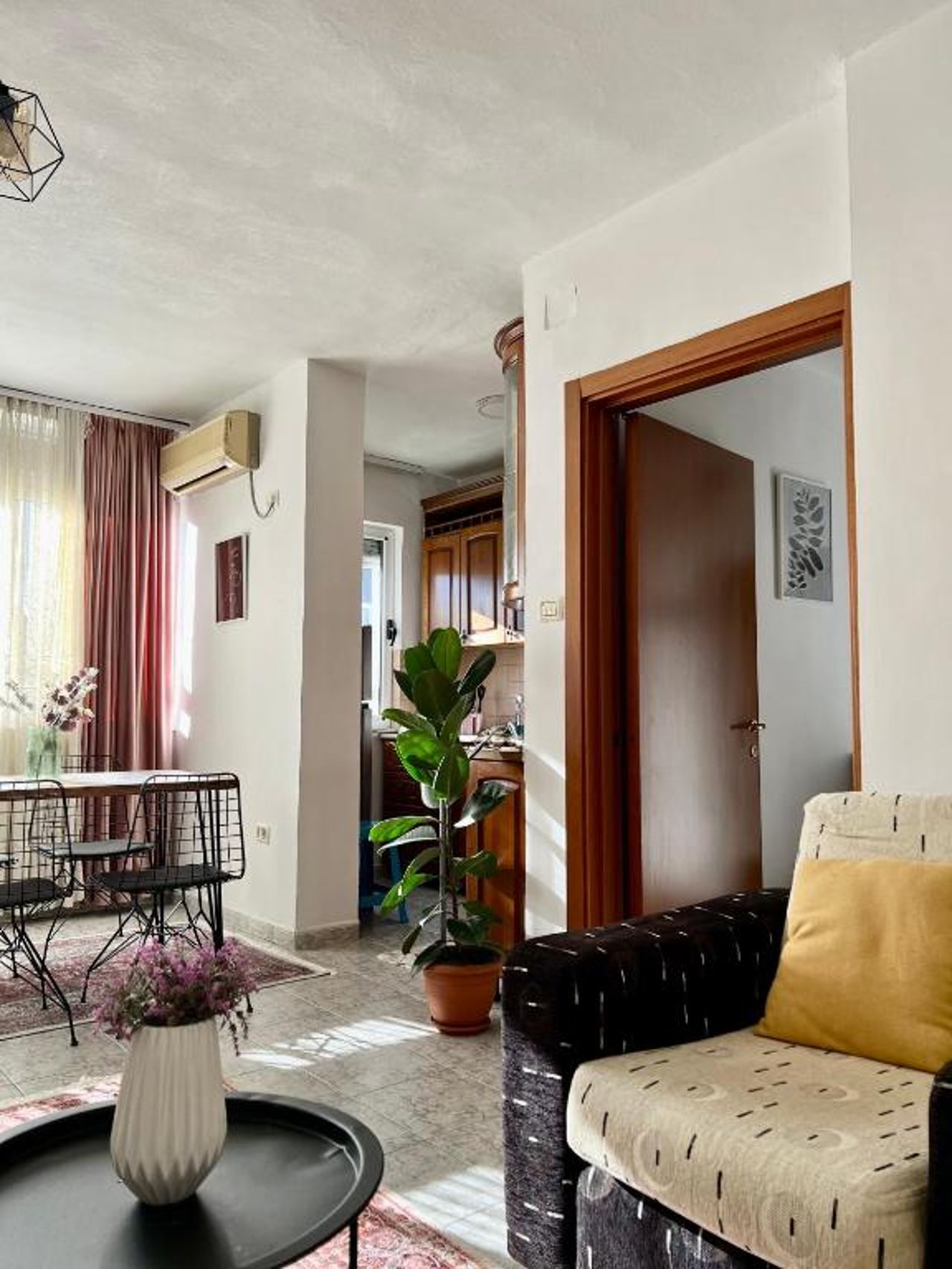 Stay in Tirana Sunny Apartment Located in Center 02
