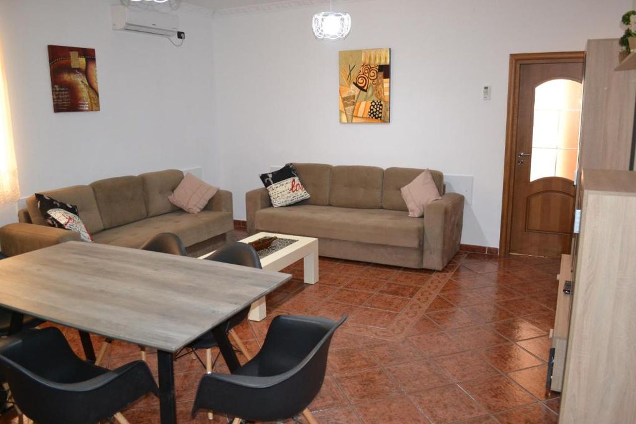 City & Harbour at the Door 2 Bedrooms Central Apartment