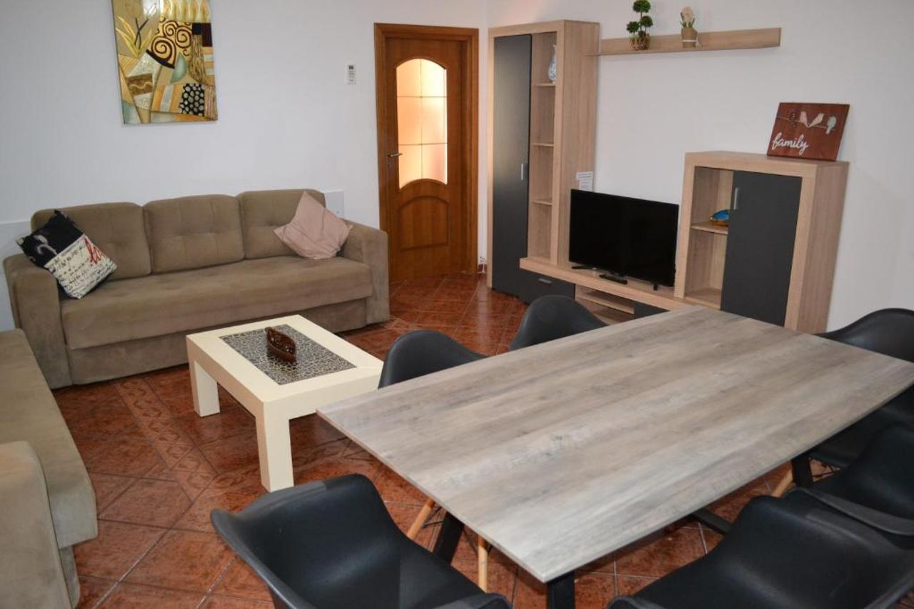 City & Harbour at the Door 2 Bedrooms Central Apartment