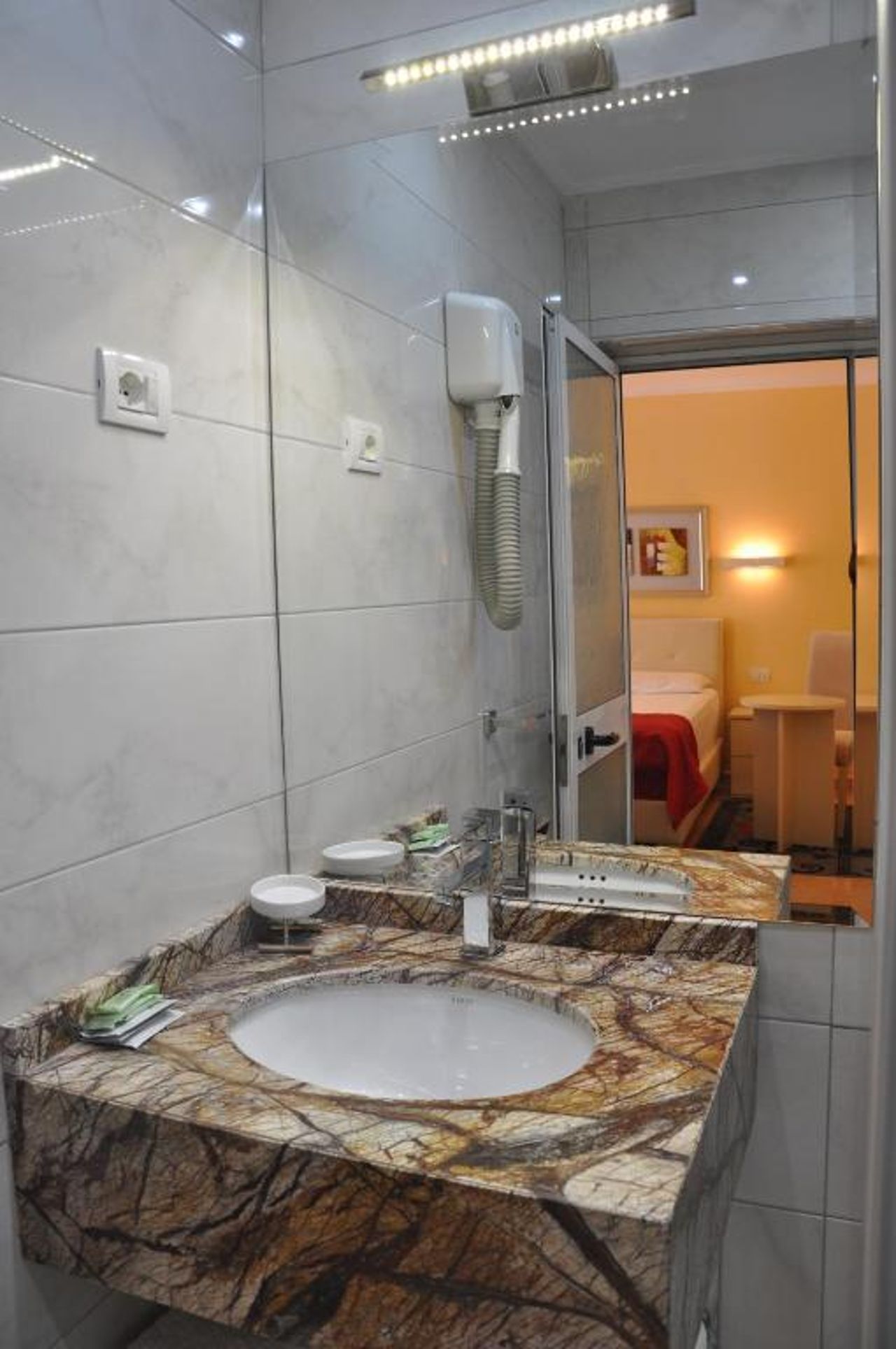 Hotel Pik Loti