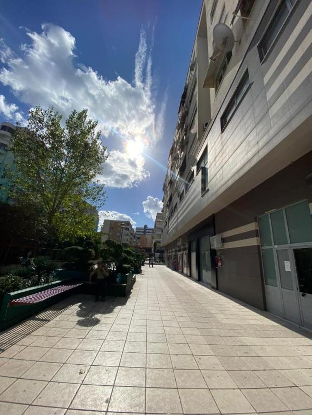Apartament for rent Komuna e Parisit-Qendra Kristal