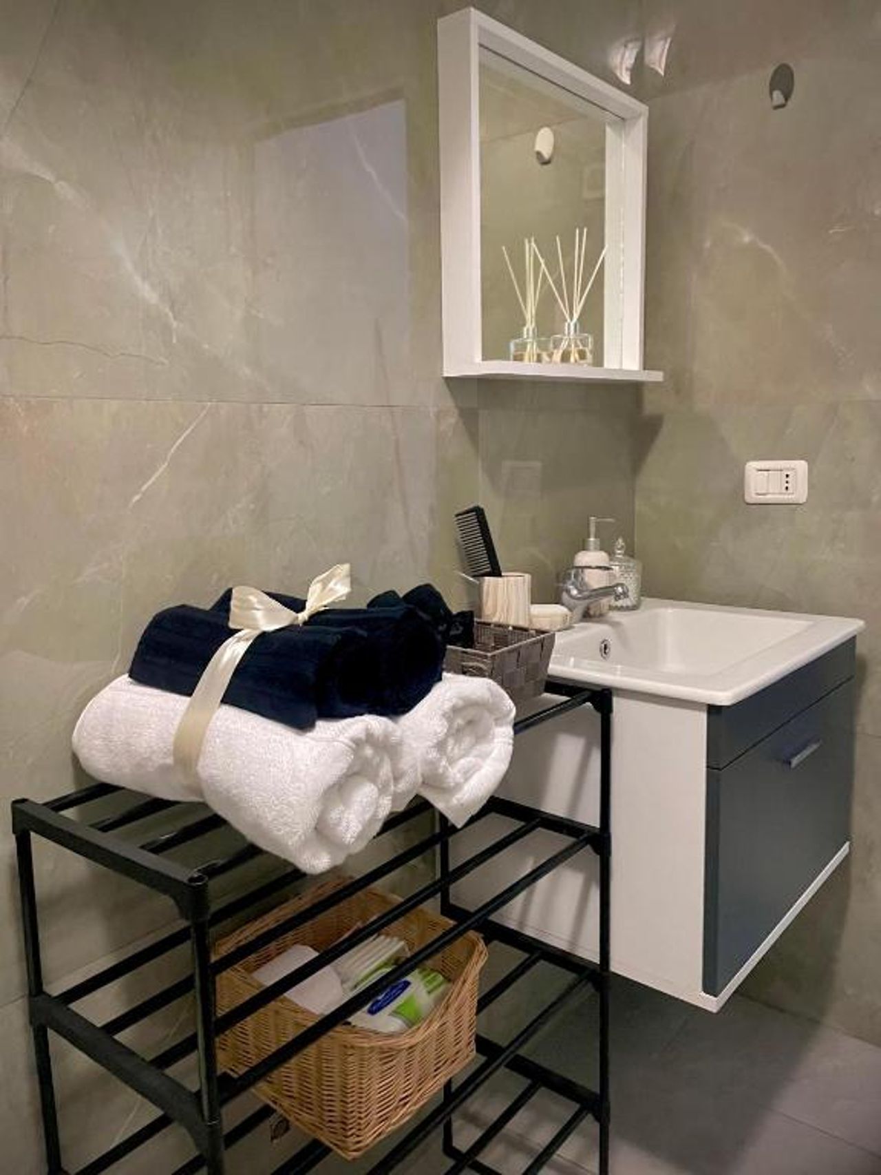 Amar’s apartment