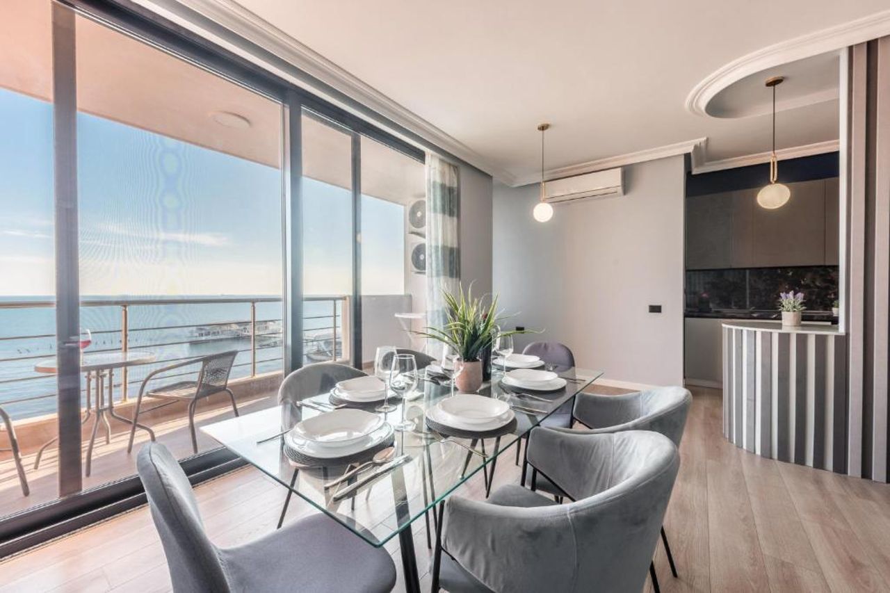 Luxurious Seaview Apartment with Jacuzzi