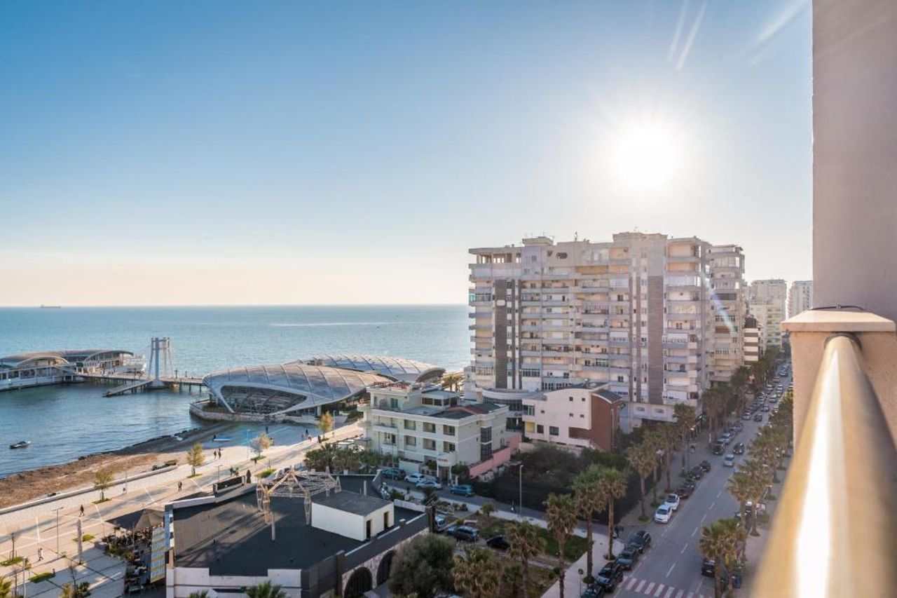 Luxurious Seaview Apartment with Jacuzzi