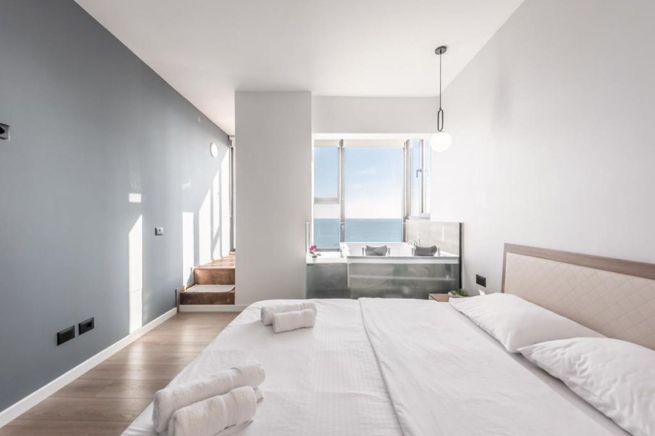 Luxurious Seaview Apartment with Jacuzzi