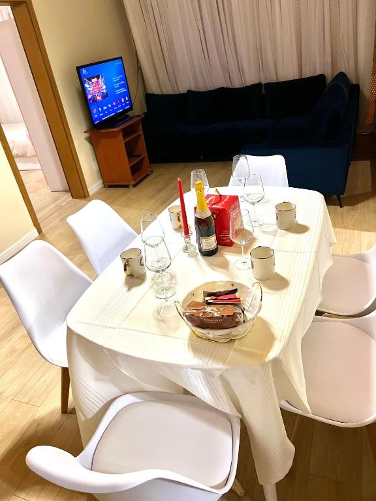 Quiet Comfortable 3 bedroom home with pool, Scutari