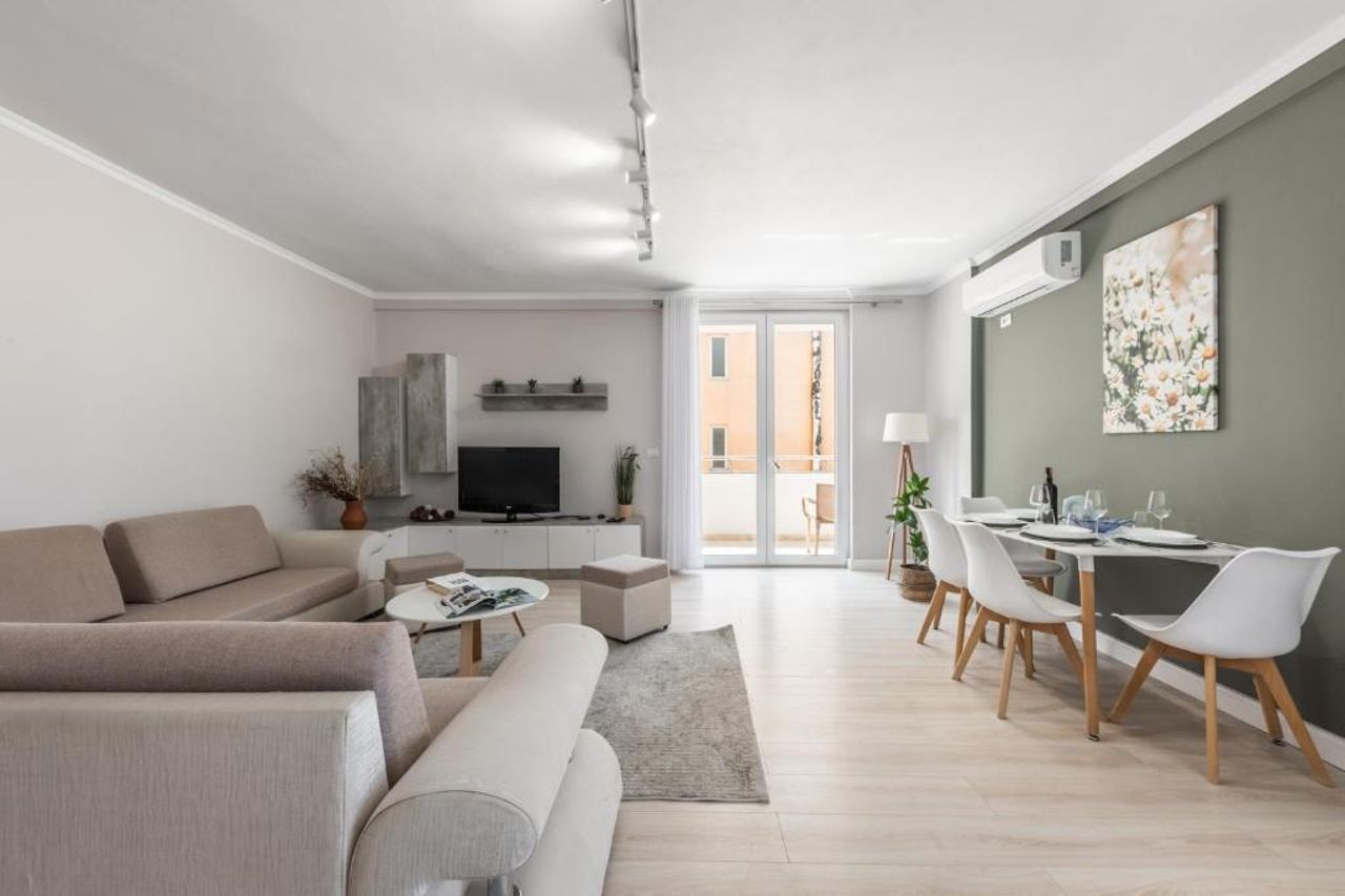 Lovely 2 Bedroom Apartment