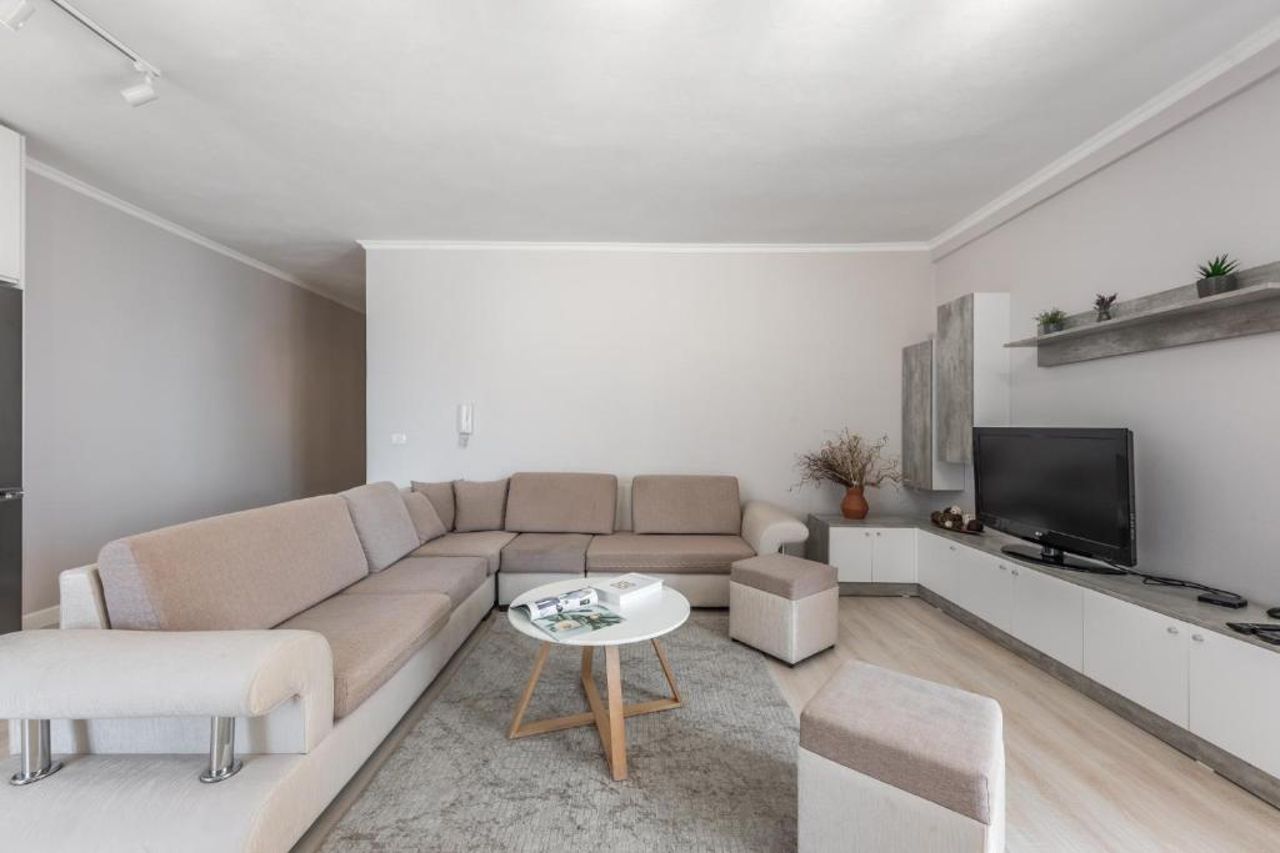 Lovely 2 Bedroom Apartment
