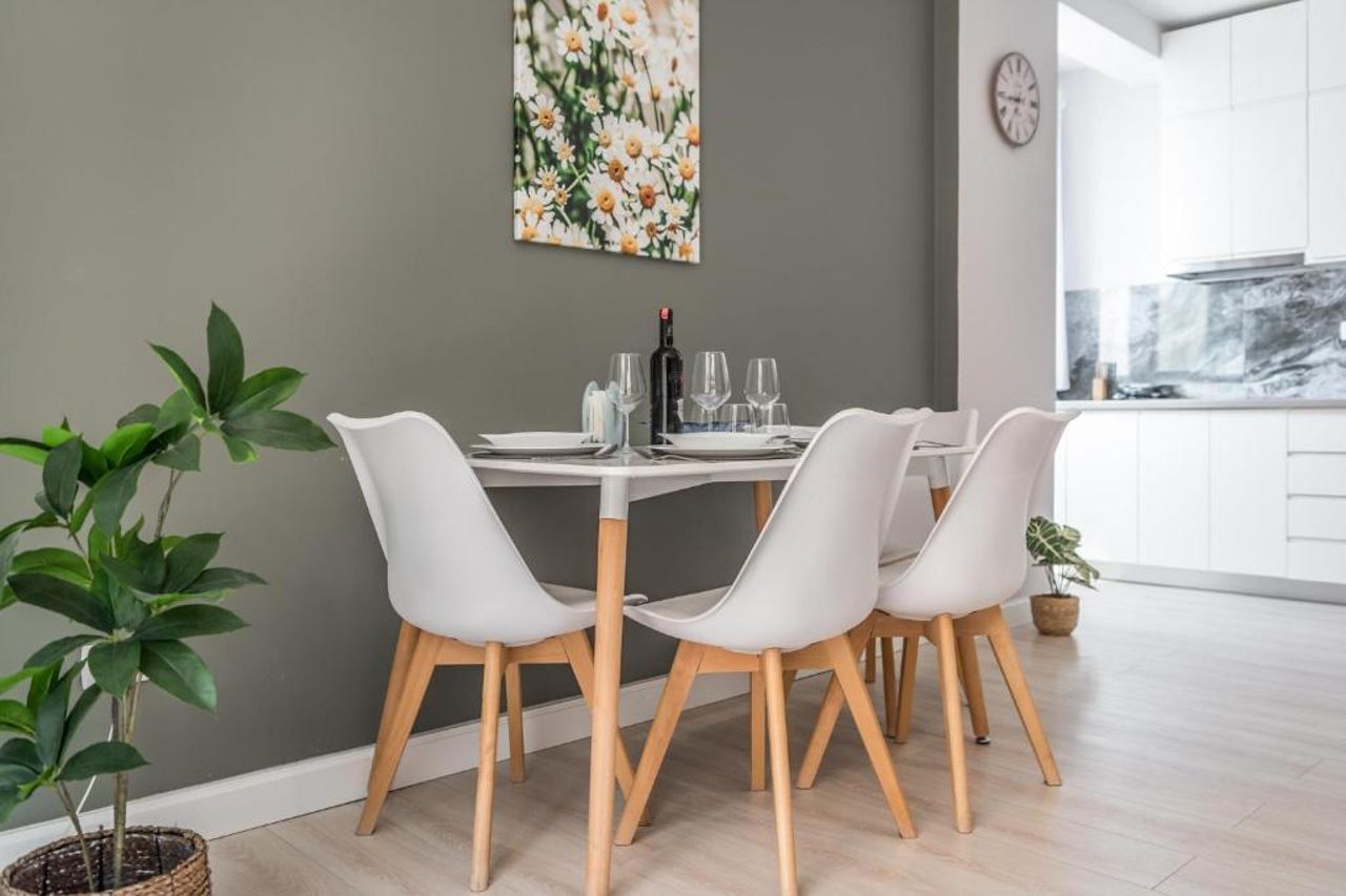 Lovely 2 Bedroom Apartment