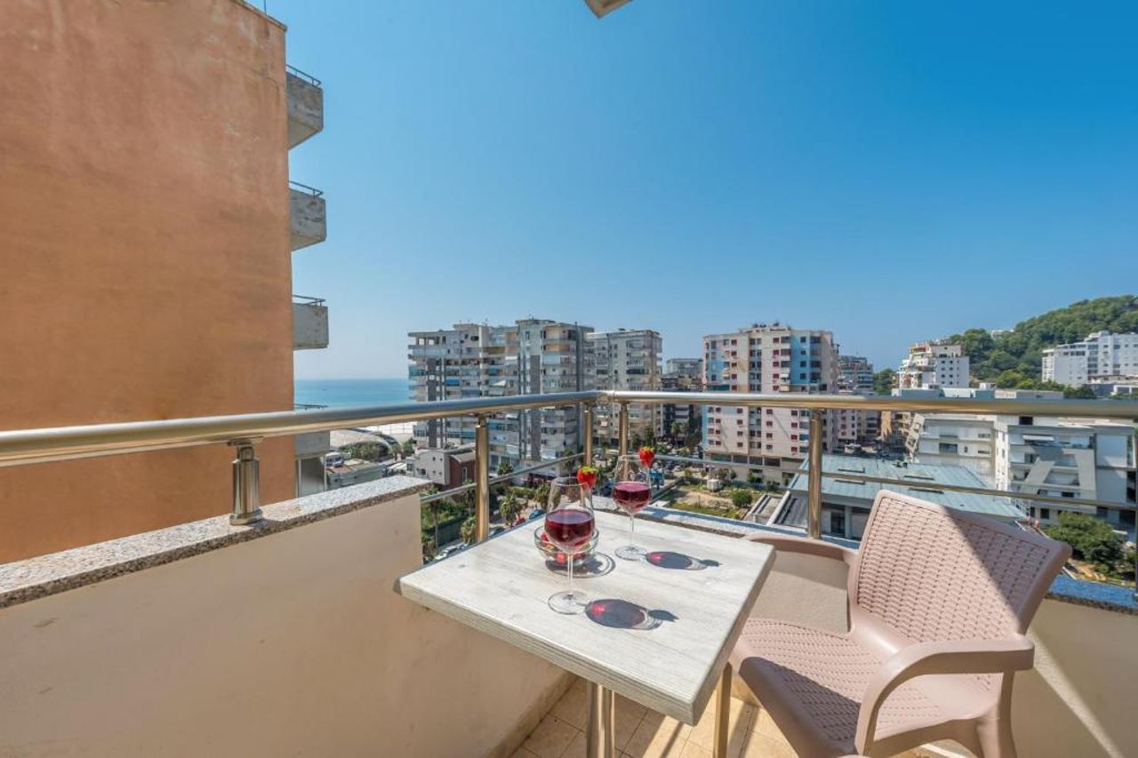 Lovely 2 Bedroom Apartment
