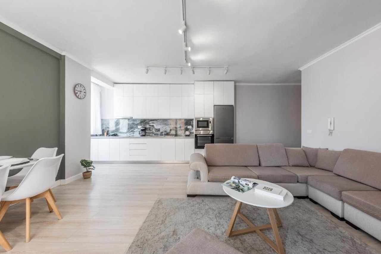Lovely 2 Bedroom Apartment