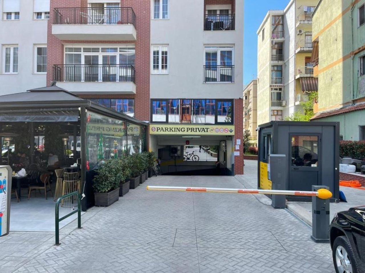 Roes Apartments