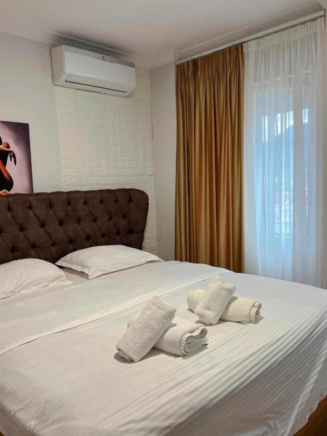 Roes Apartments