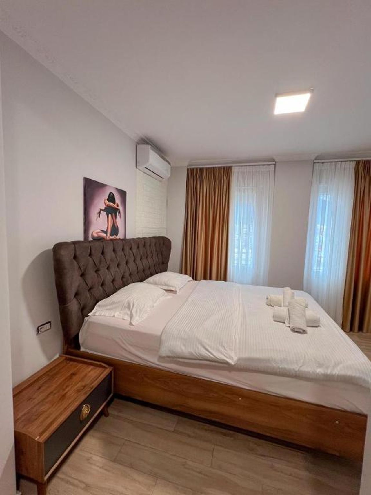Roes Apartments