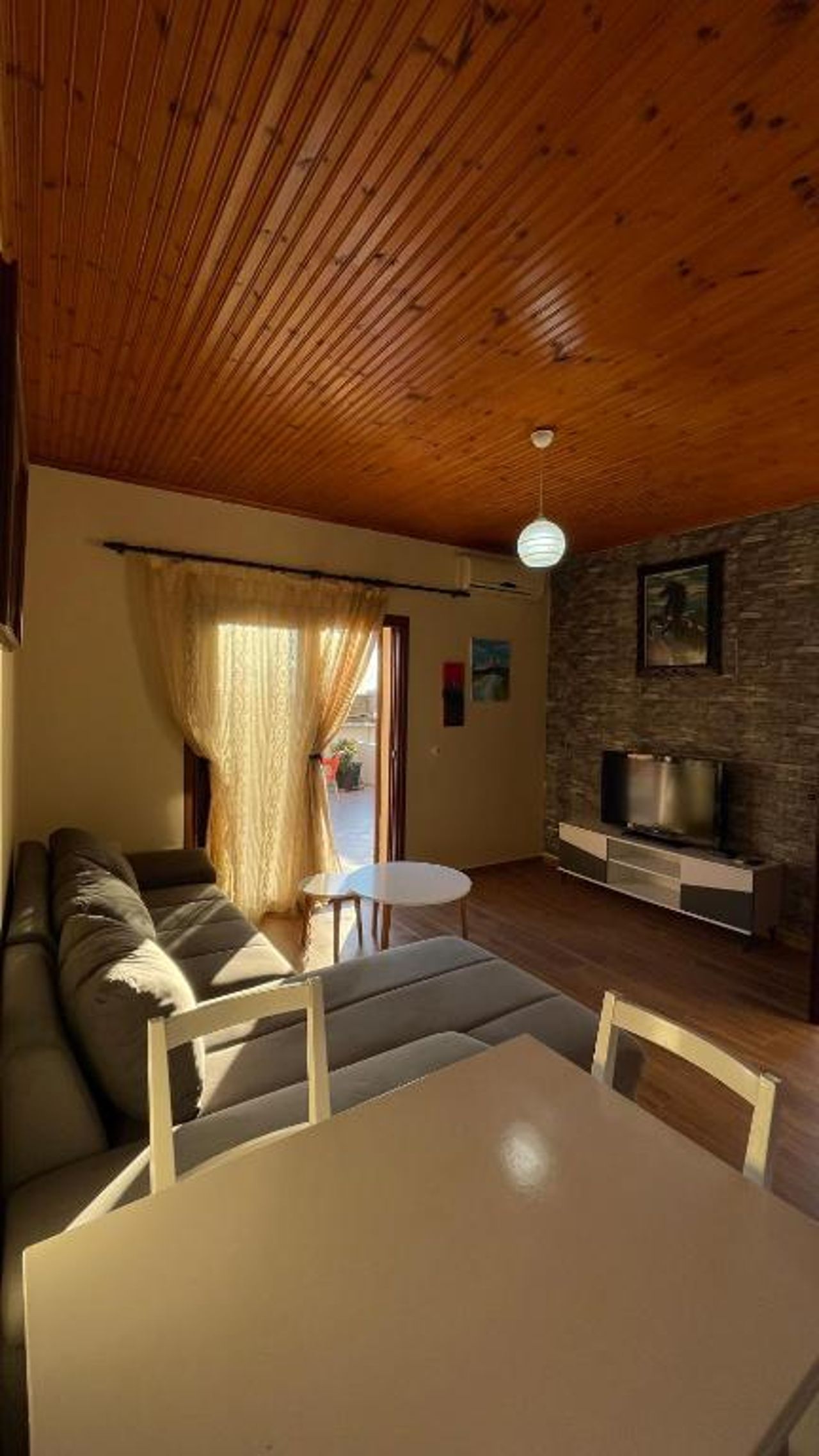 July Seaview Apartment