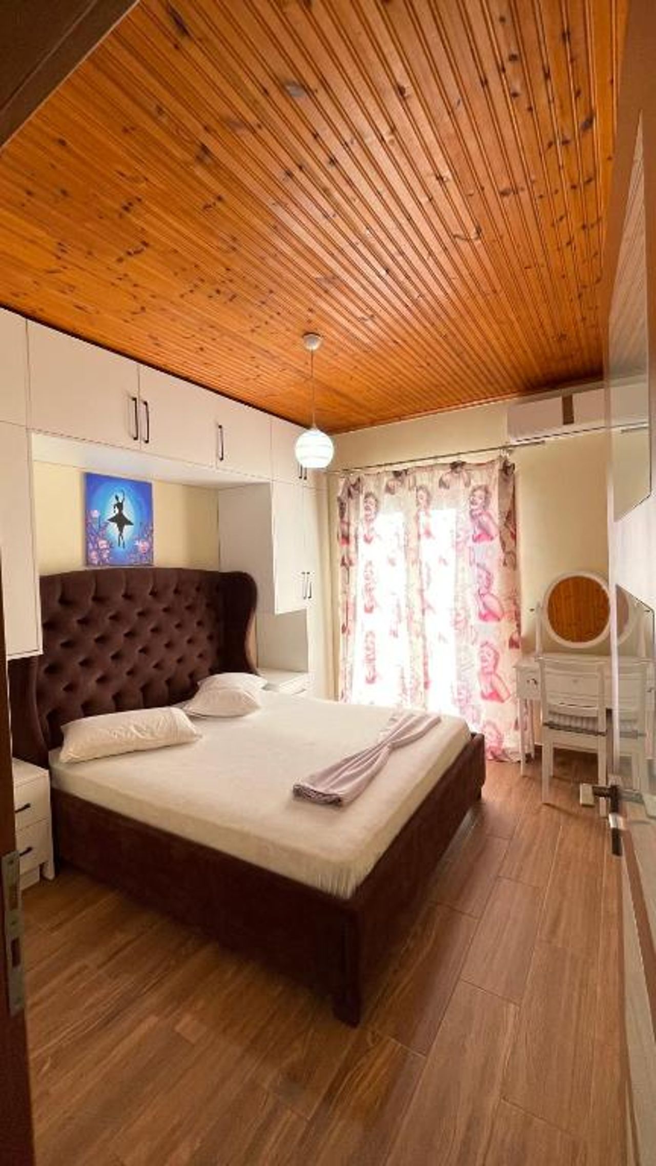 July Seaview Apartment