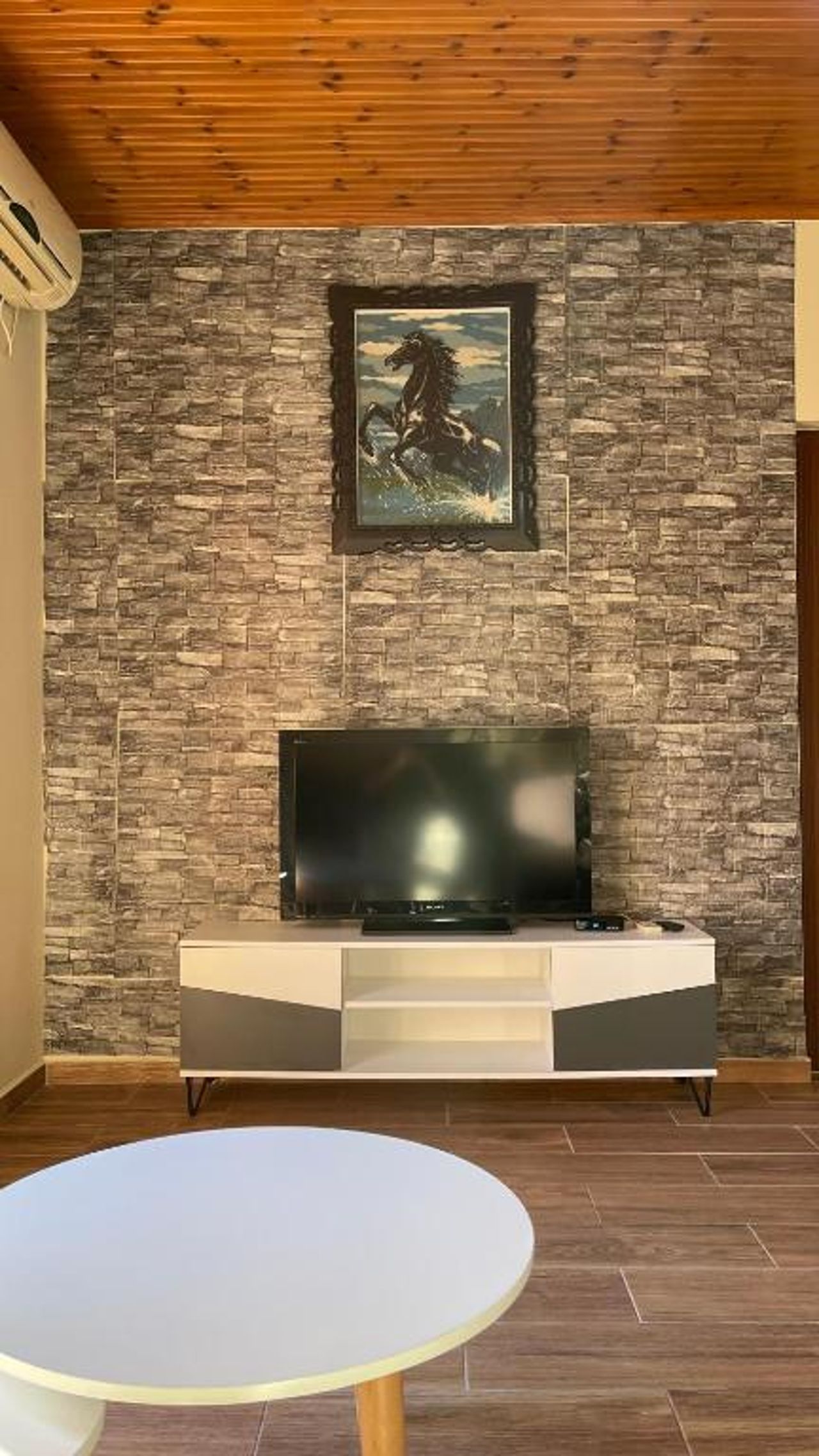 July Seaview Apartment