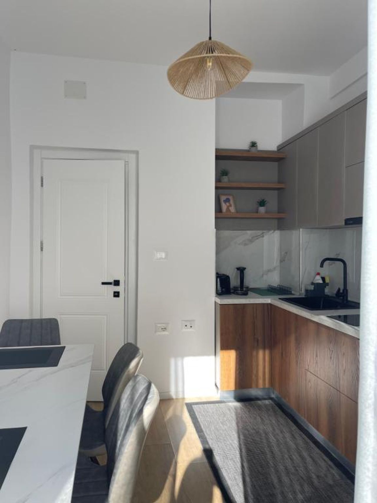 Sunny City Center Apartment