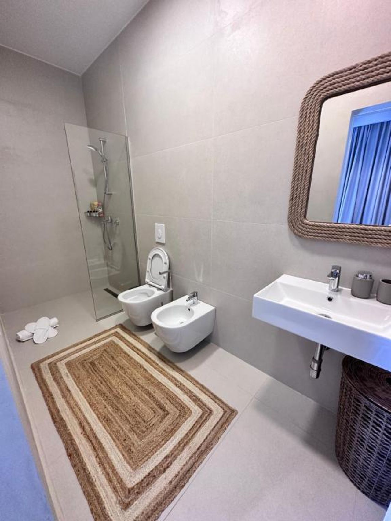 Del Mar Luxury 6 Bedroom Villa with Private Pool and Seafront