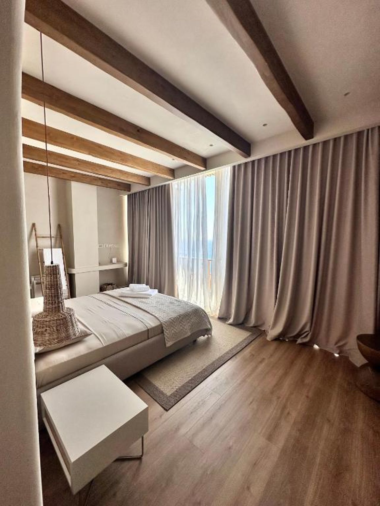Del Mar Luxury 6 Bedroom Villa with Private Pool and Seafront