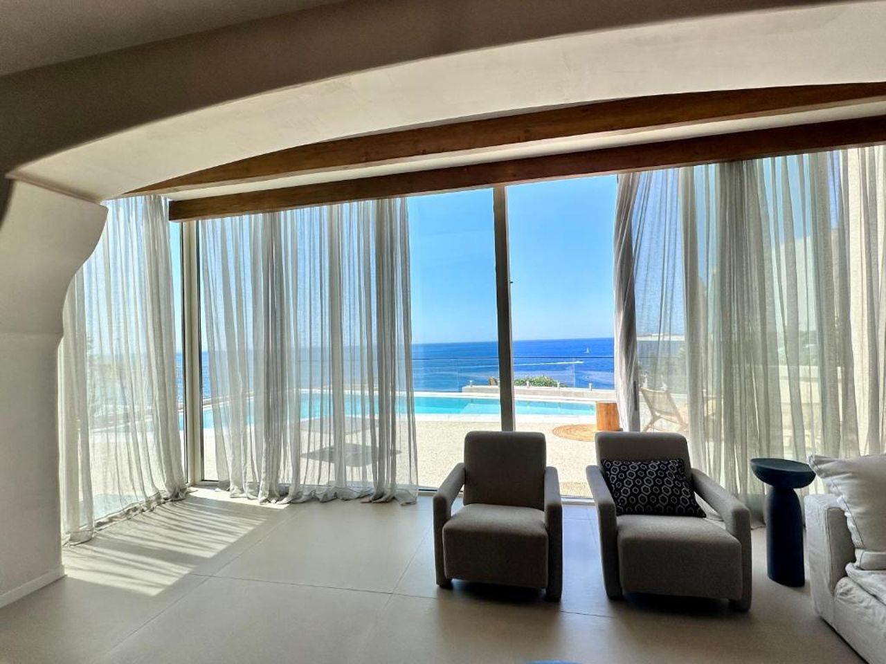 Del Mar Luxury 6 Bedroom Villa with Private Pool and Seafront