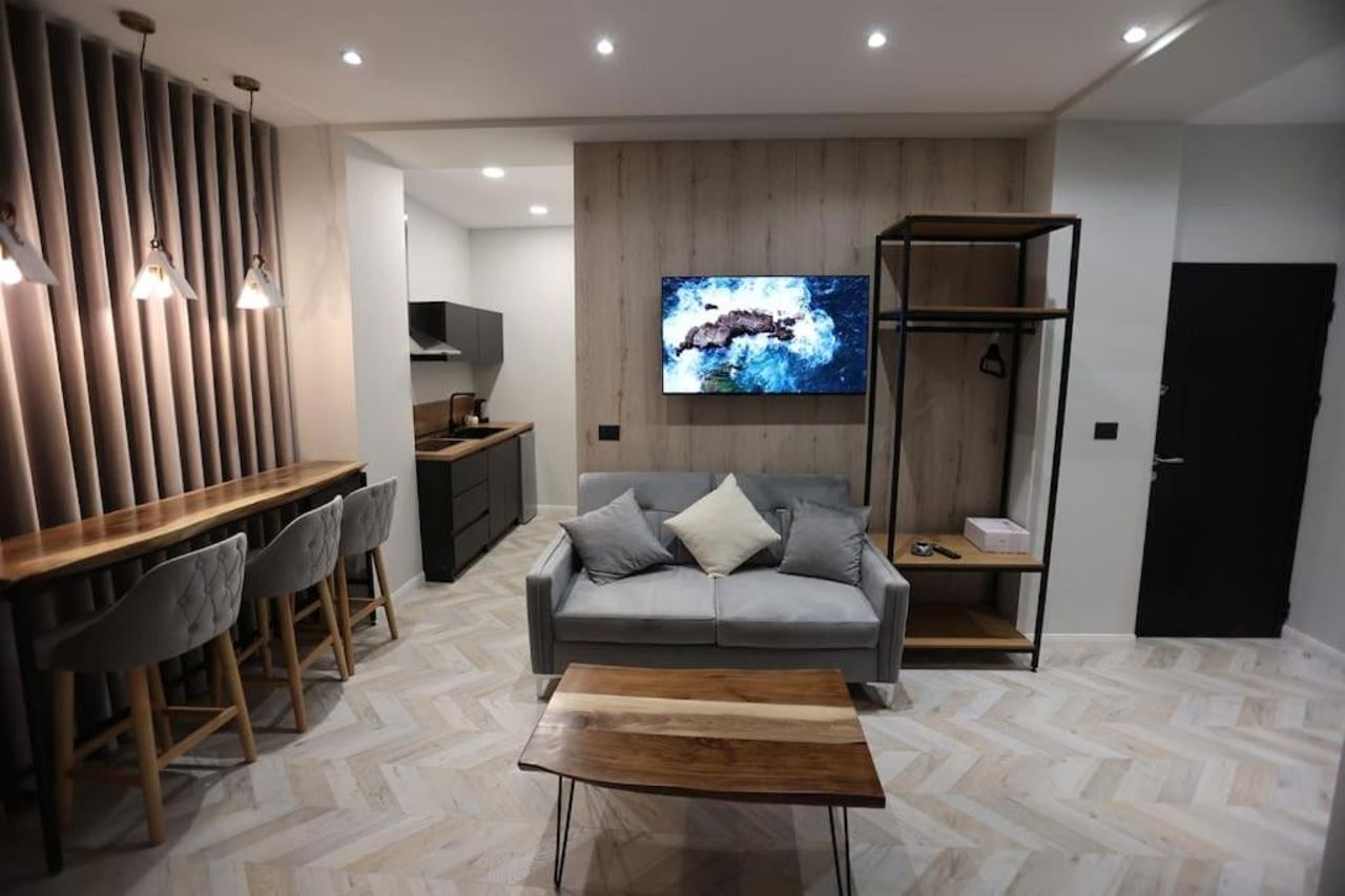 B.G Luxury Suites