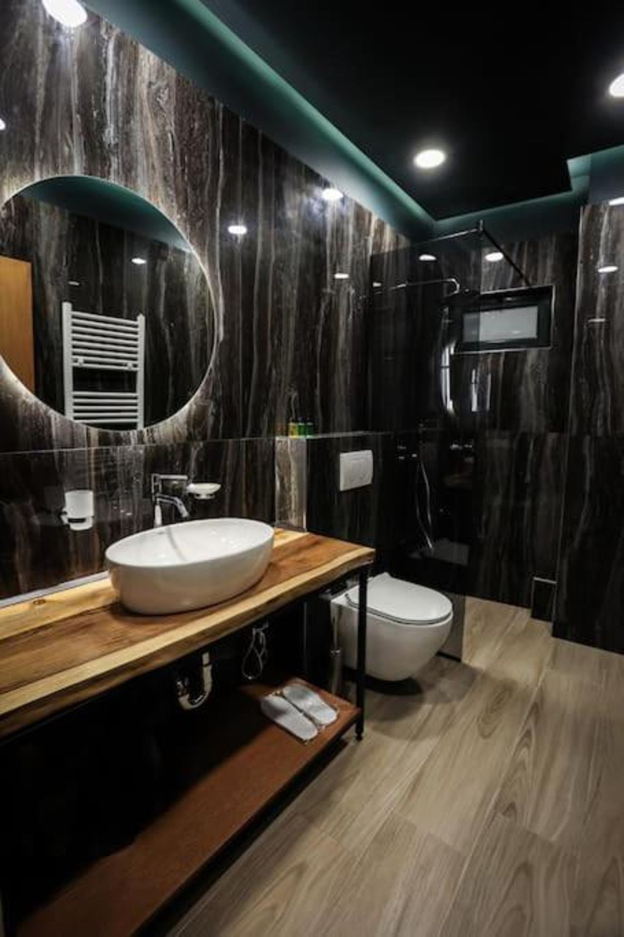 B.G Luxury Suites