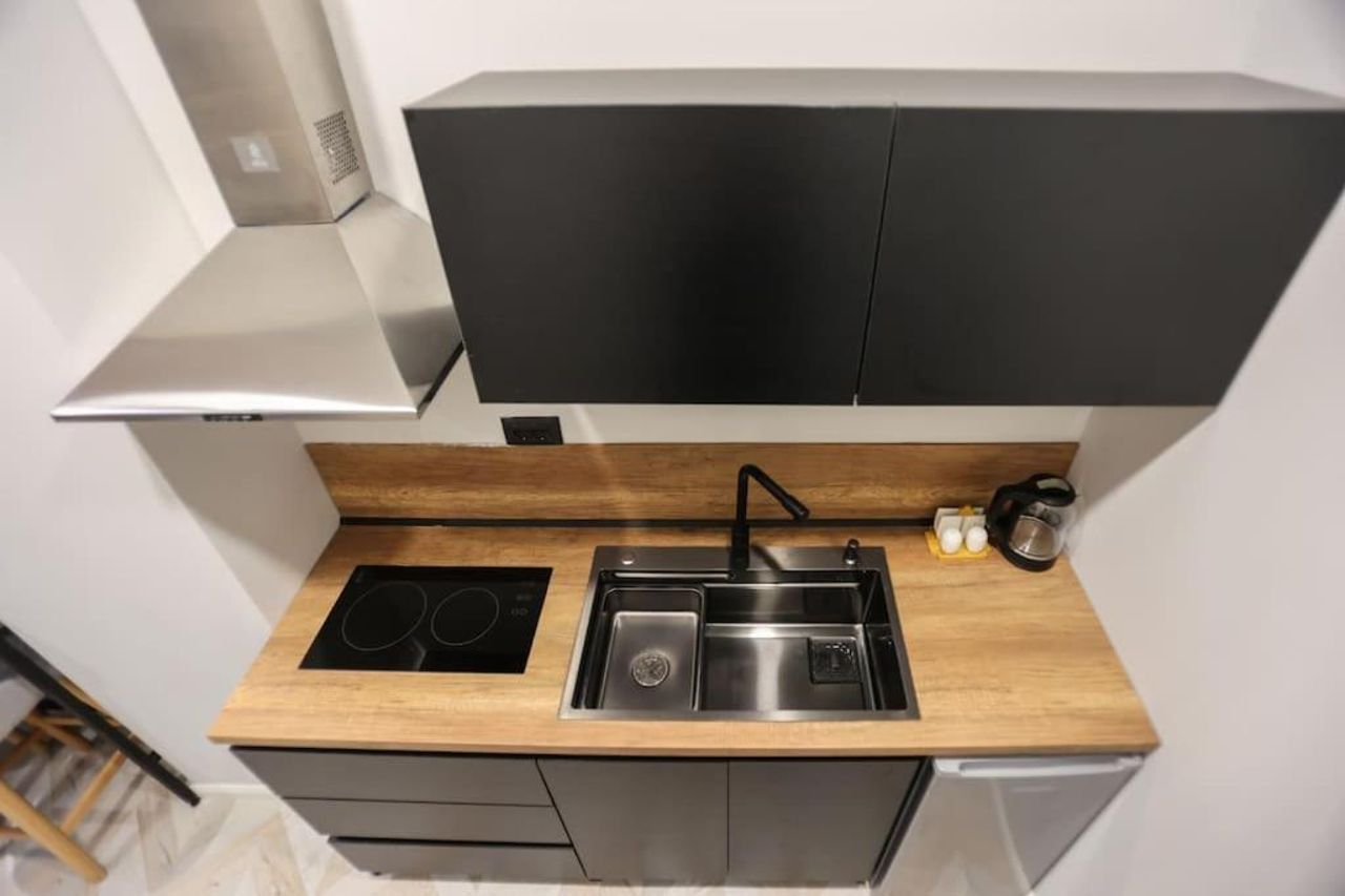 B.G Luxury Suites