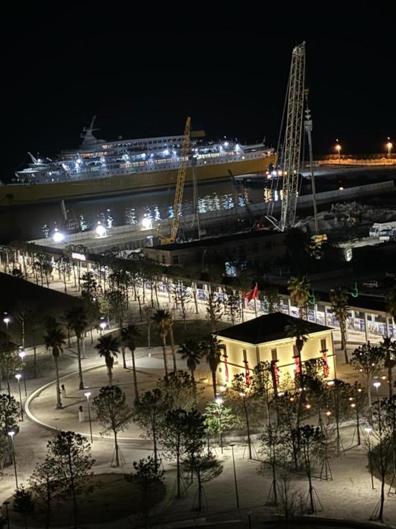 Lungo Mare the city center apartment in Vlore 38