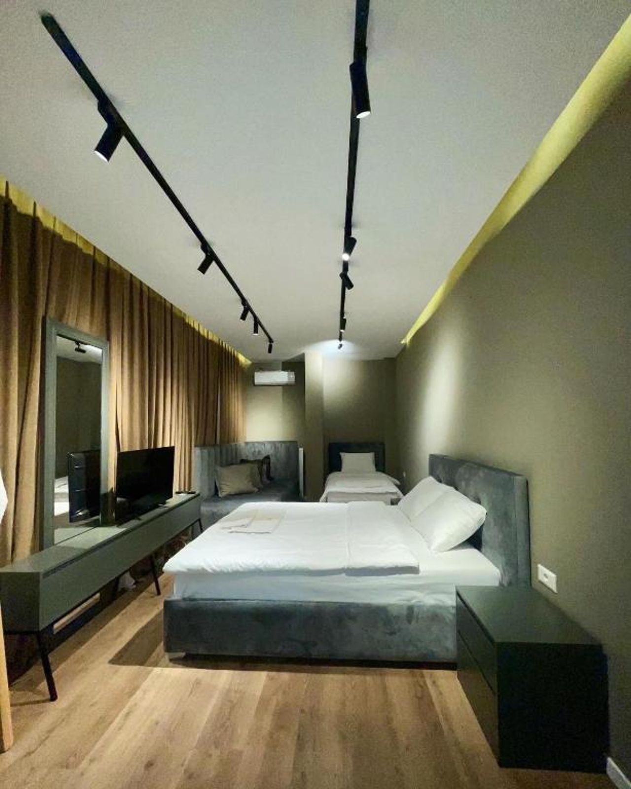 GRAND JNK Boutique Hotel