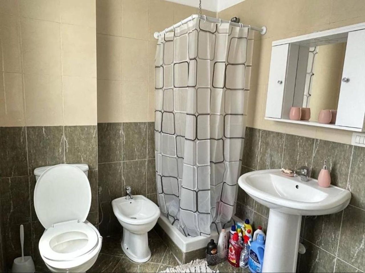 Plis Apartment Myslym Shyri